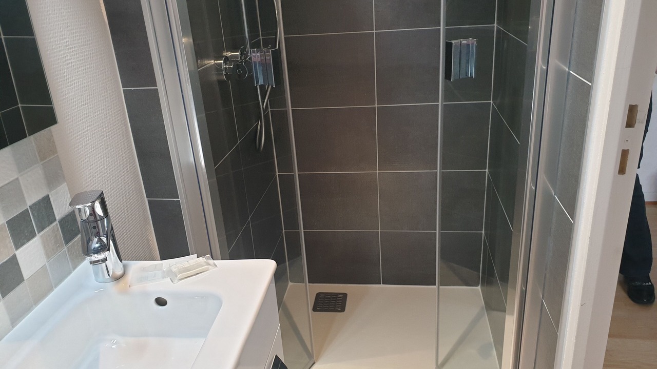 Photo of Bathroom in Bapaume