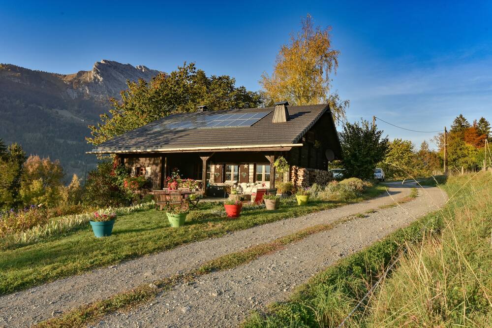 Photo of Outdoor in Thones