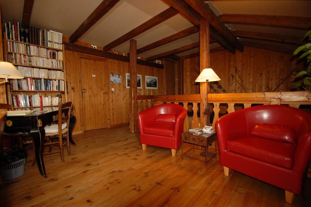 Photo of Others in Thones