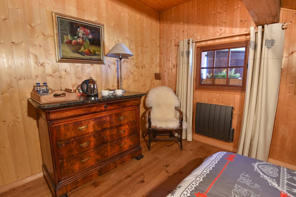 Photo of Bedroom in Thones