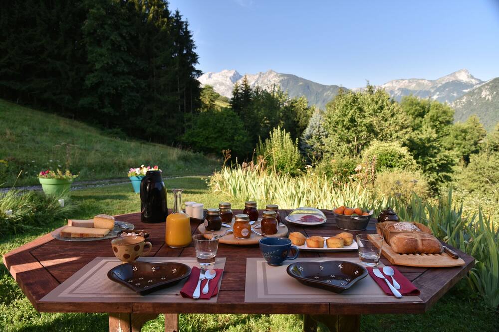 Photo of Others in Thones