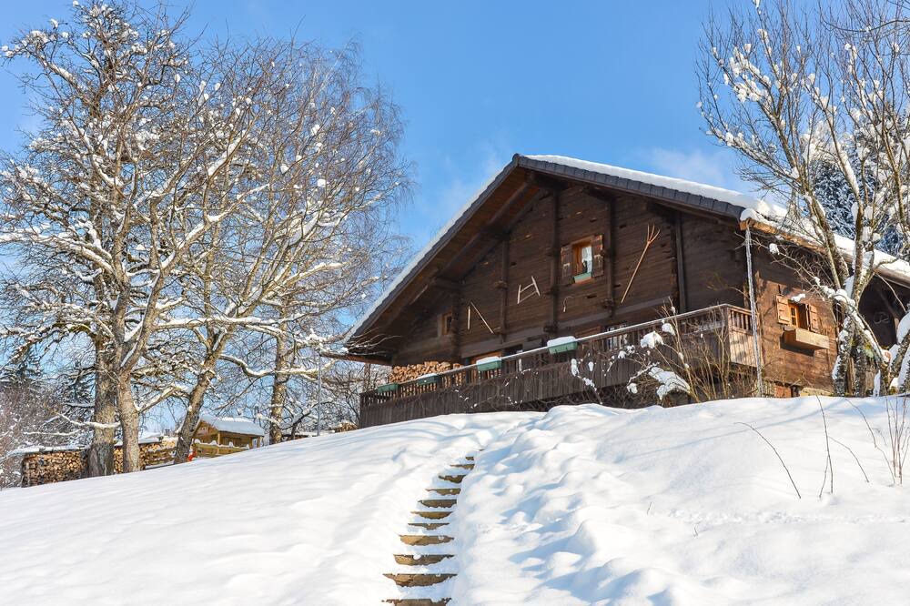 Photo of Outdoor in Thones