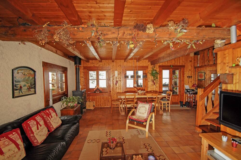 Photo of Others in Thones