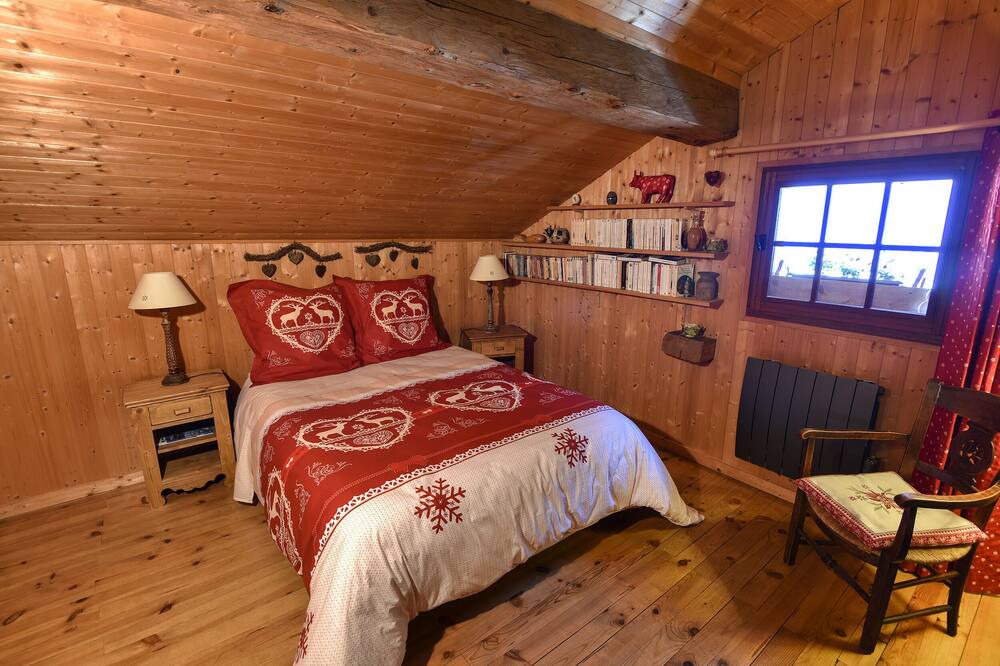 Photo of Bedroom in Thones