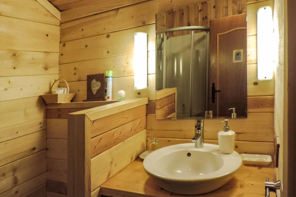 Photo of Bathroom in Thones