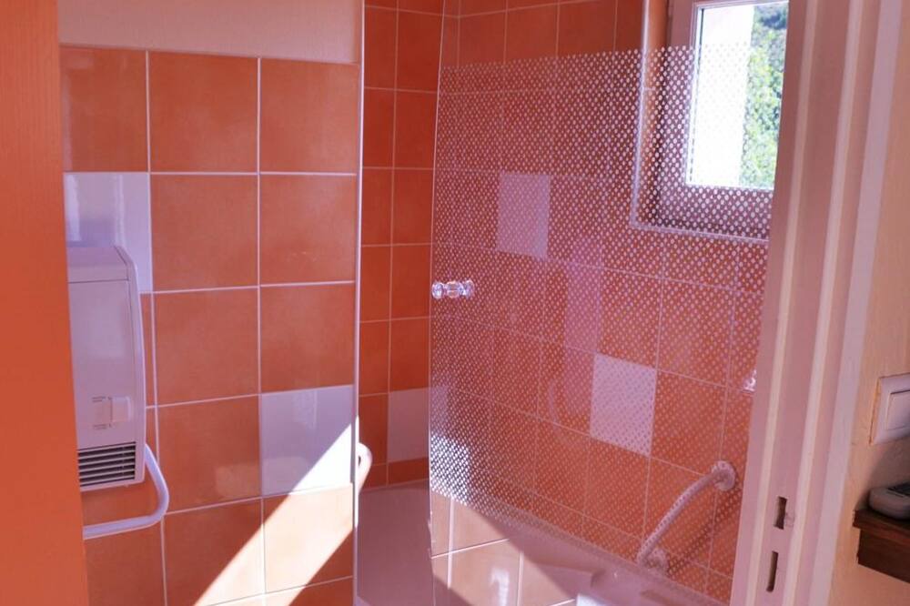 Photo of Bathroom in Ambierle