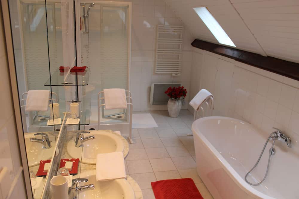 Photo of Bathroom in Lamotte-Beuvron