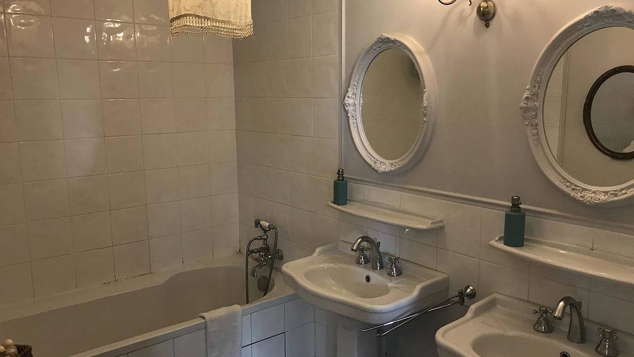 Photo of Bathroom in Ballan-Mire
