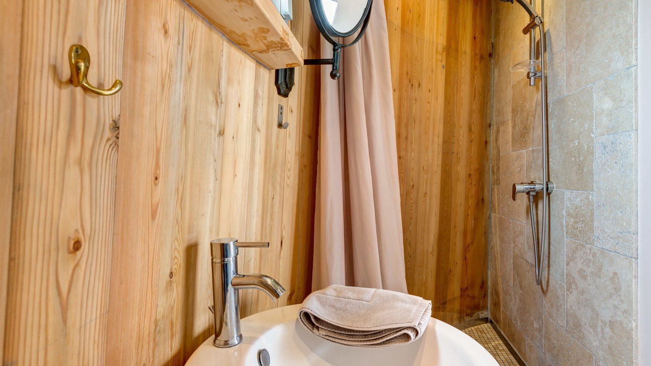 Photo of Bathroom in Saint-Jean-de-Blaignac