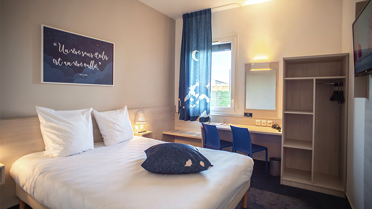 Photo of Bedroom in Saint-Saturnin