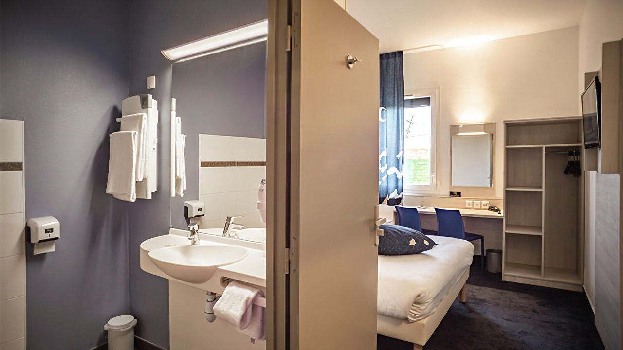 Photo of Bedroom in Saint-Saturnin