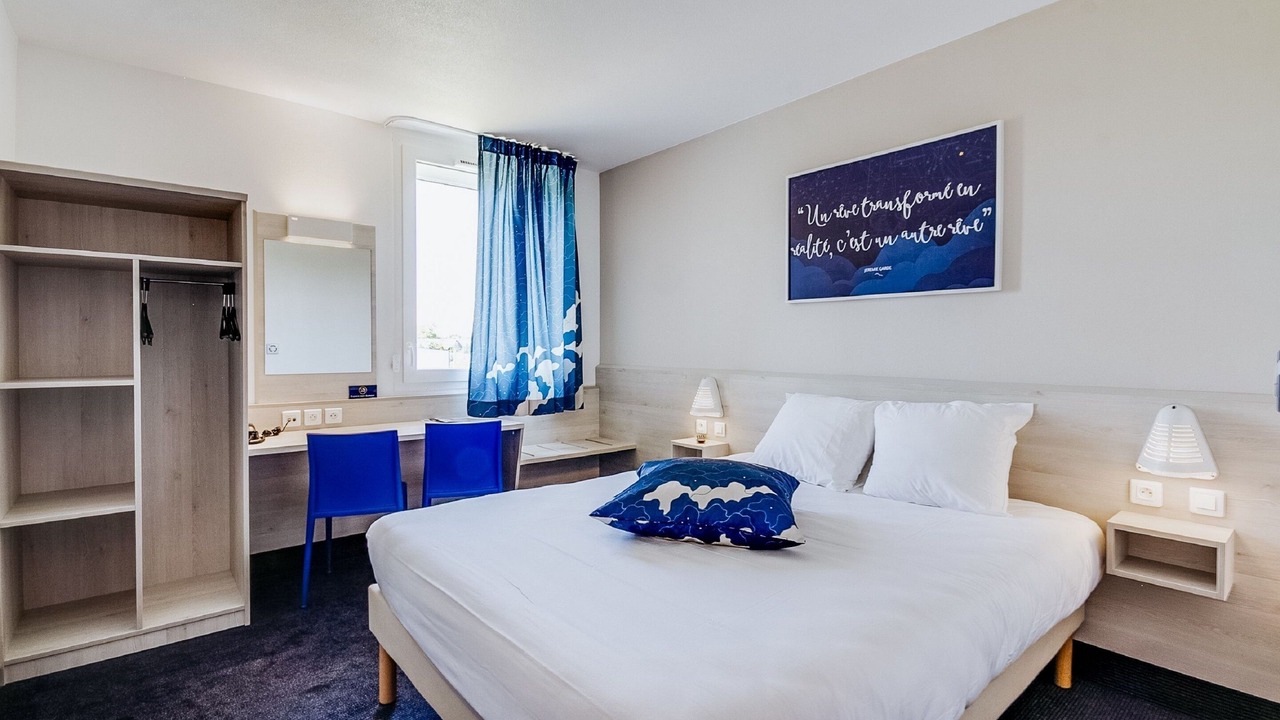 Photo of Bedroom in Saint-Saturnin