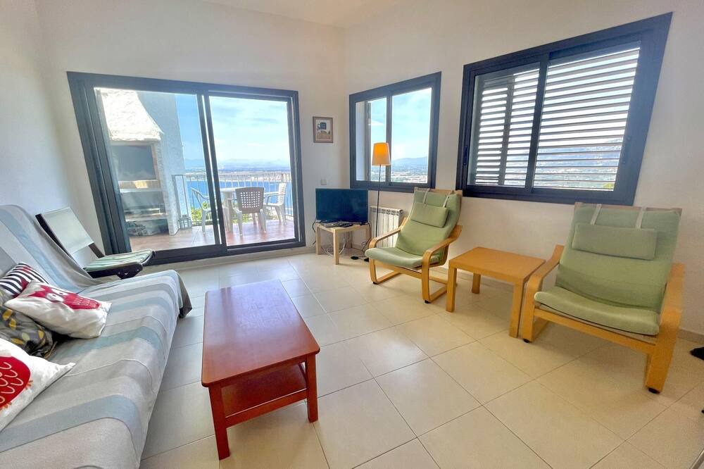 Photo of Livingroom in Roses Town Center