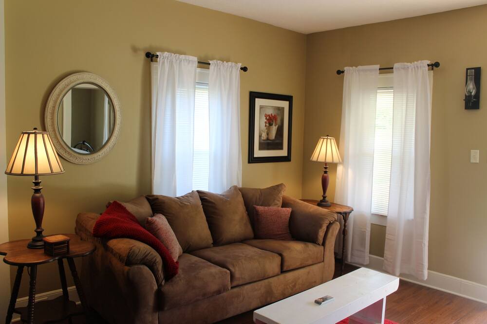 Photo of Livingroom in Bluff City