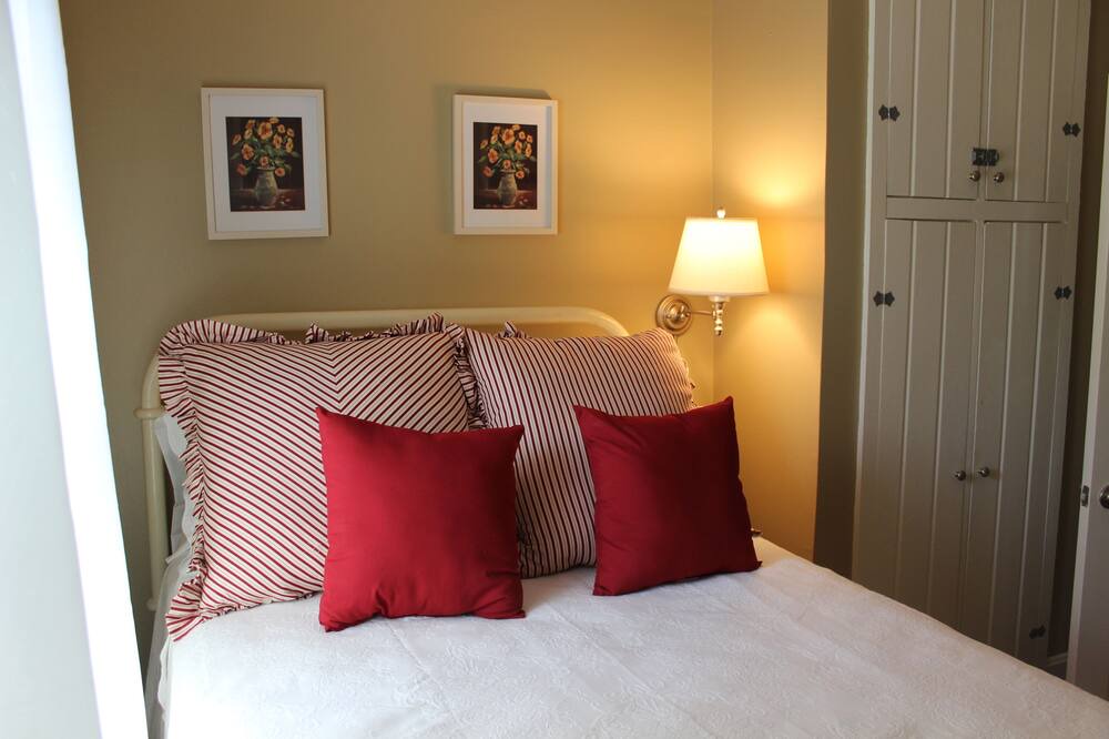 Photo of Bedroom in Bluff City