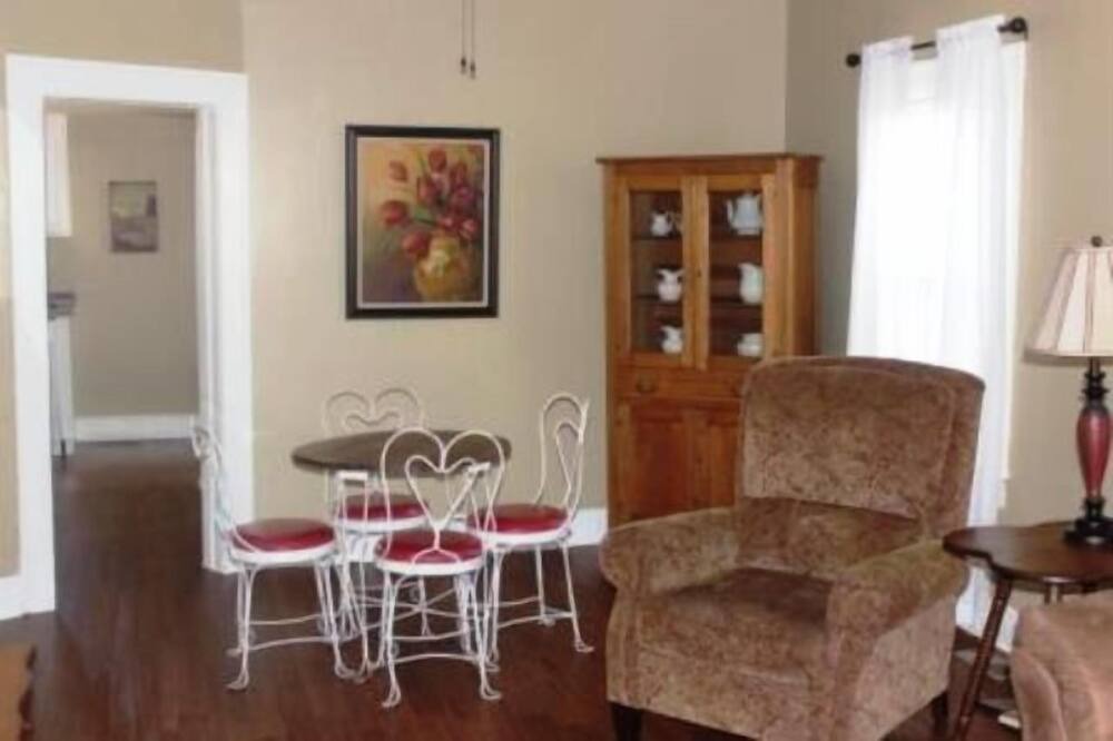 Photo of Livingroom in Bluff City
