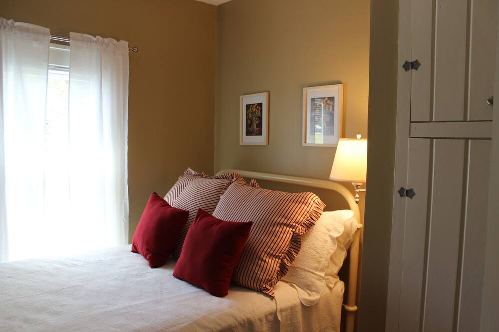 Photo of Bedroom in Bluff City