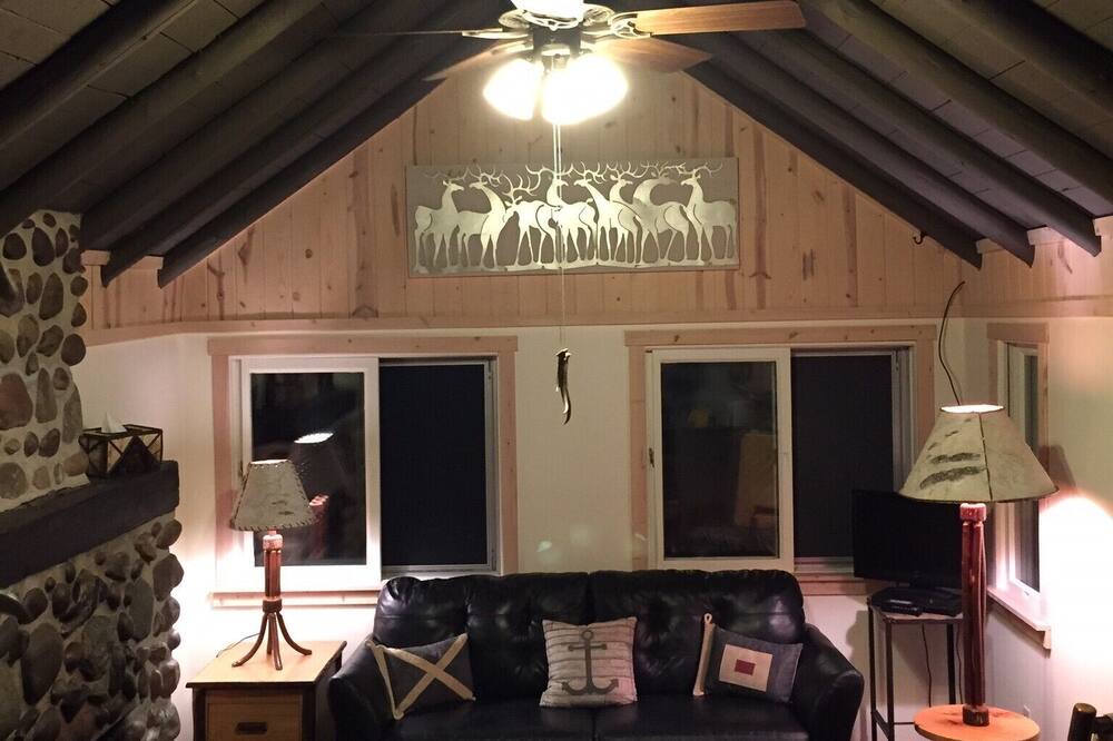 Photo of Livingroom in Rogers City