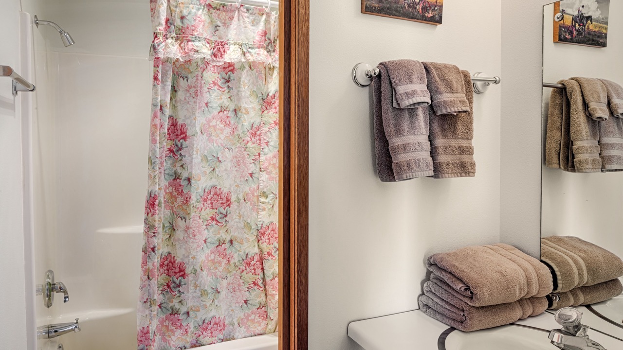 Photo of Bathroom in Oroville