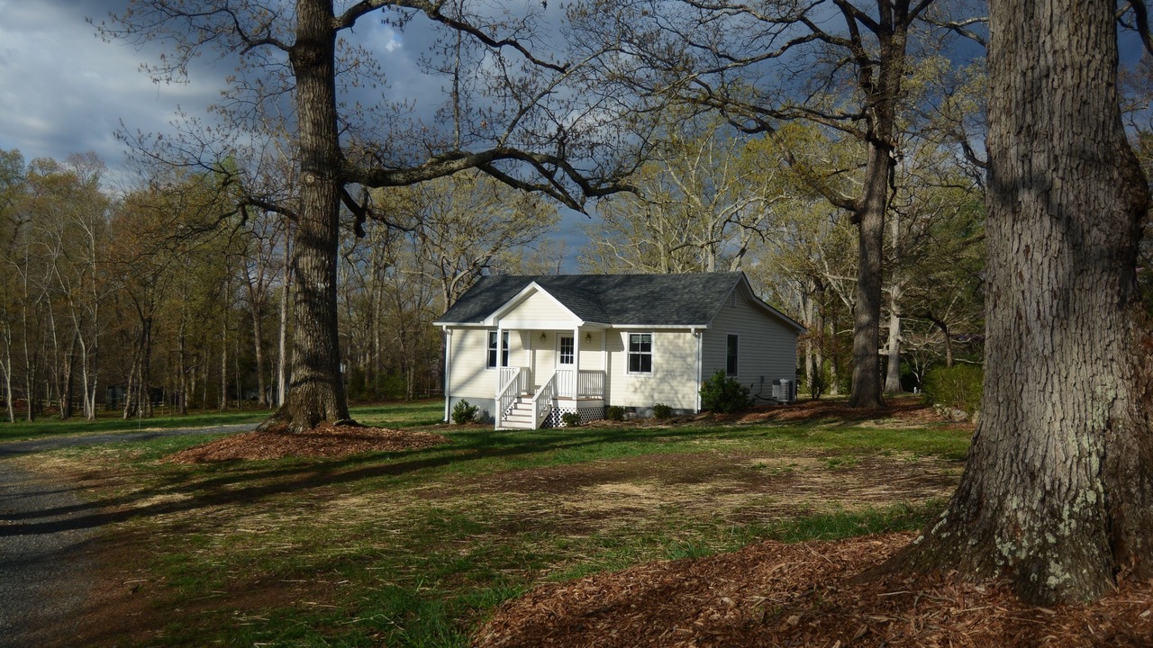 Photo of Bedroom in Esmont