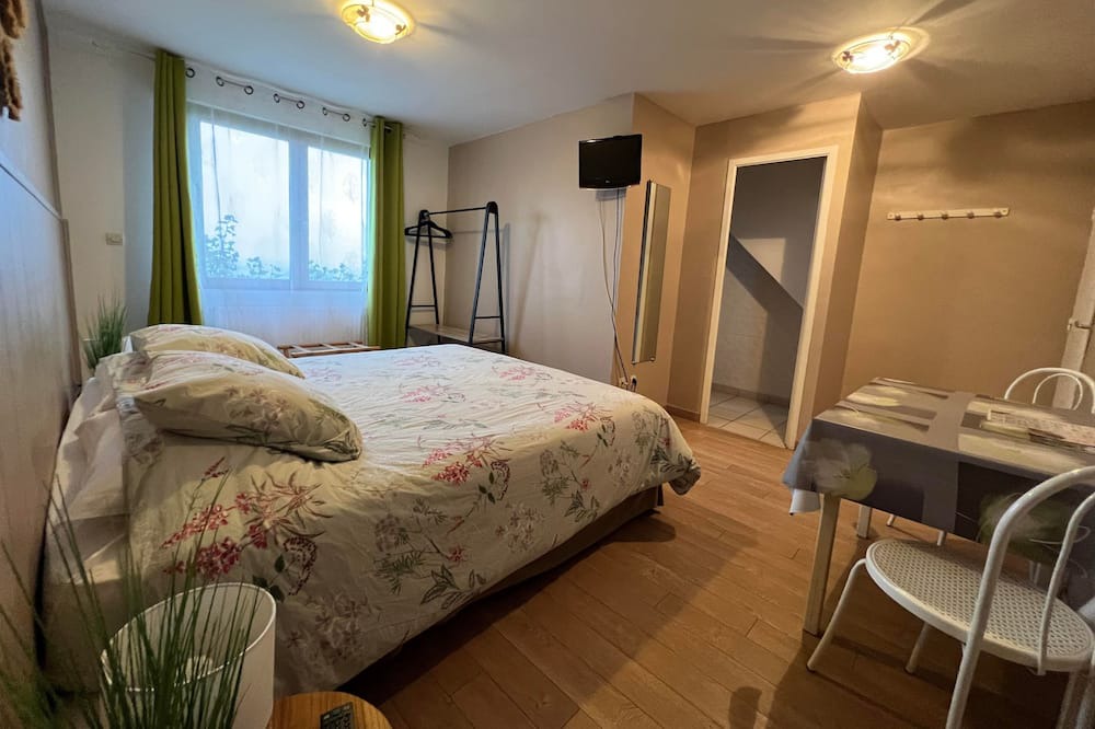 Photo of Bedroom in Fiennes