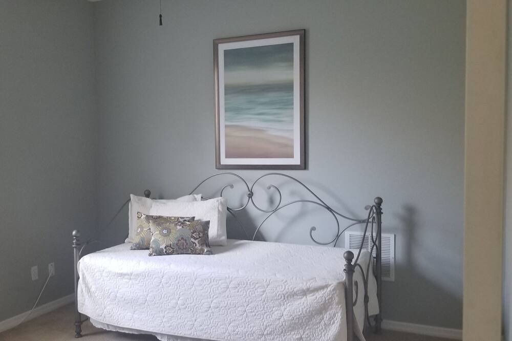 Photo of Bedroom in Northside