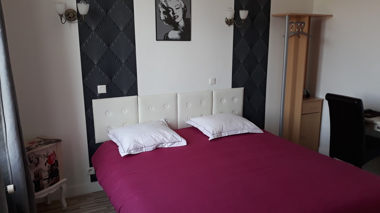Photo of Bedroom in Sainte-Gauburge-Sainte-Colombe