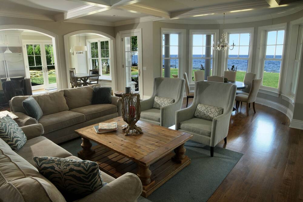 Photo of Livingroom in Egg Harbor