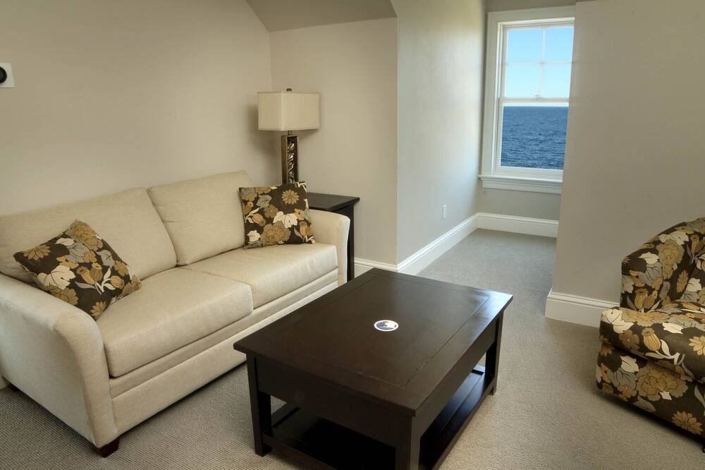 Photo of Livingroom in Egg Harbor