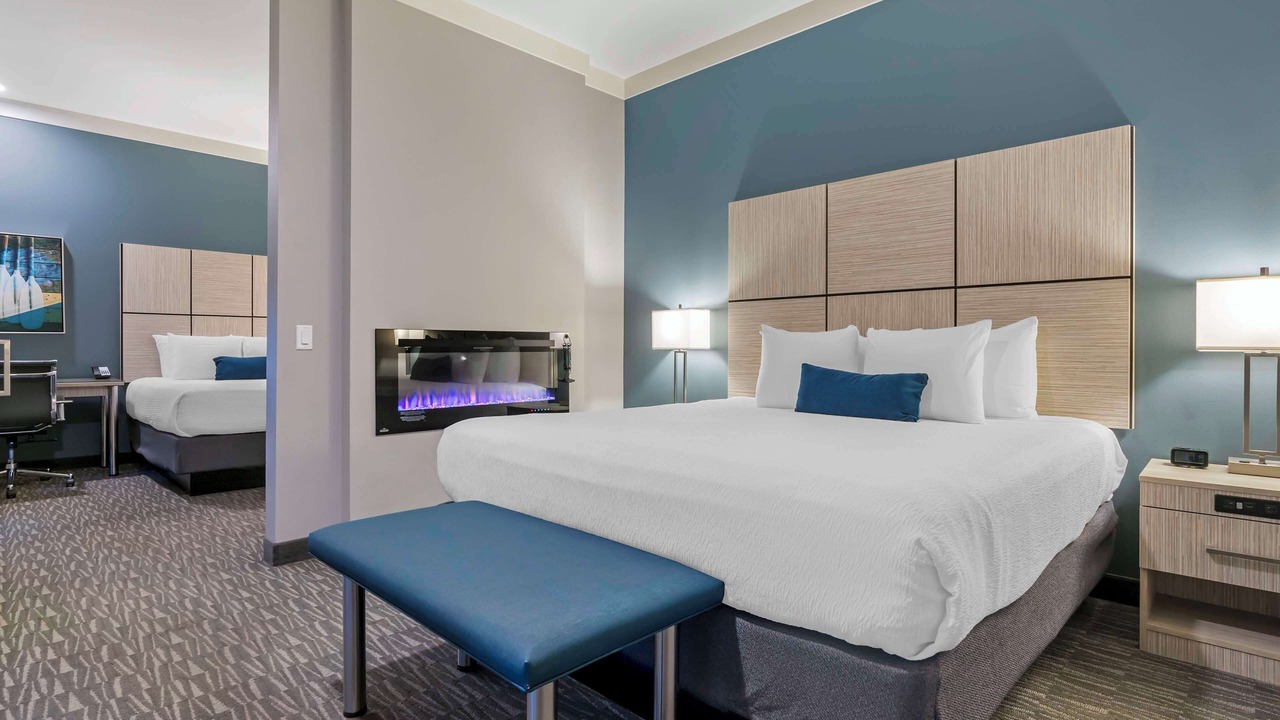 Photo of Livingroom in Century West