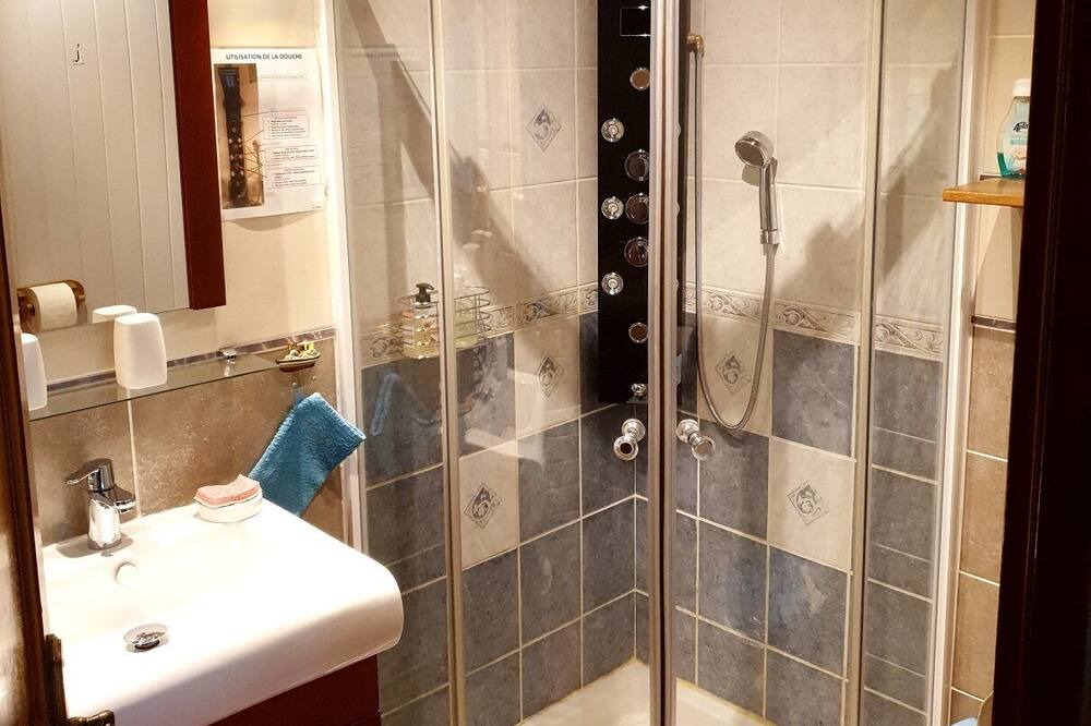 Photo of Bathroom in Jujurieux