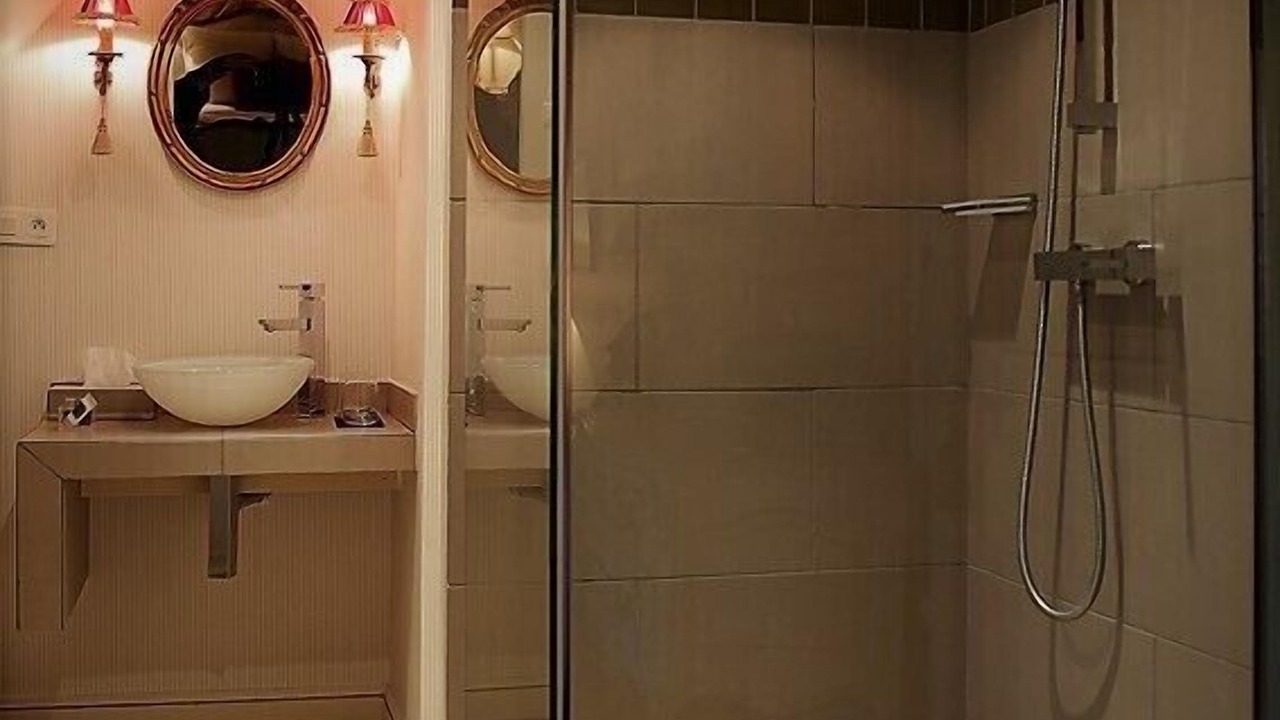 Photo of Bathroom in Monnaie