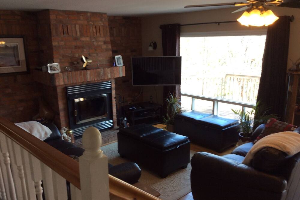 Photo of Bedroom in Bracebridge