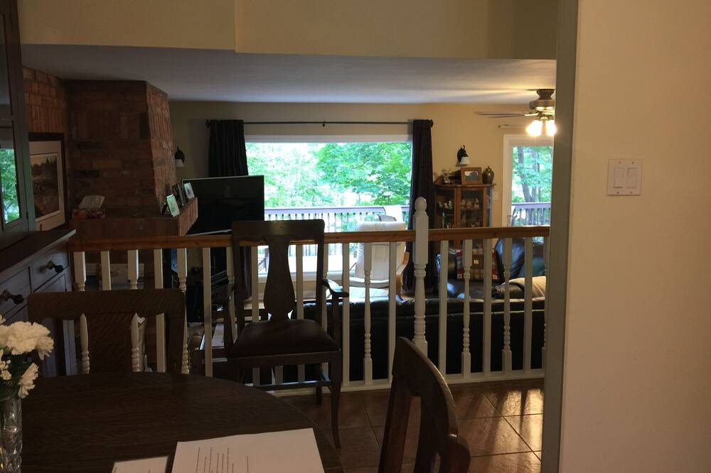 Photo of Livingroom in Bracebridge
