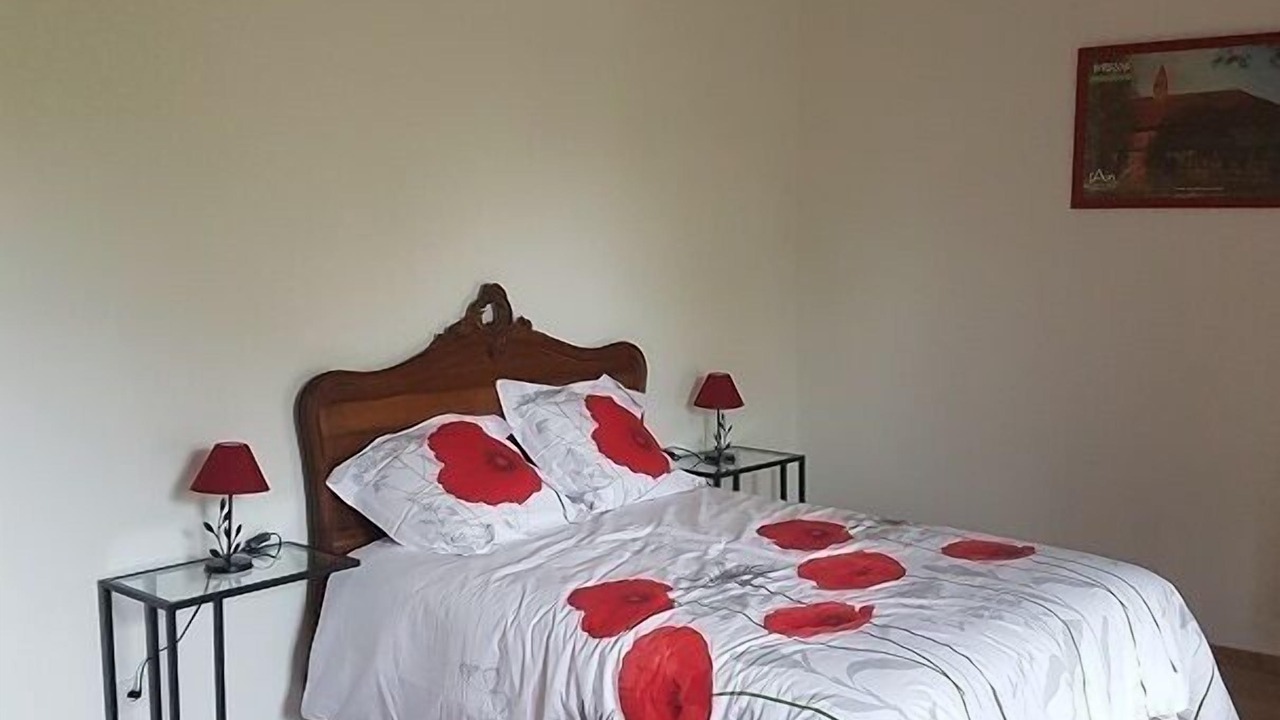 Photo of Bedroom in Saint-Trivier-sur-Moignans