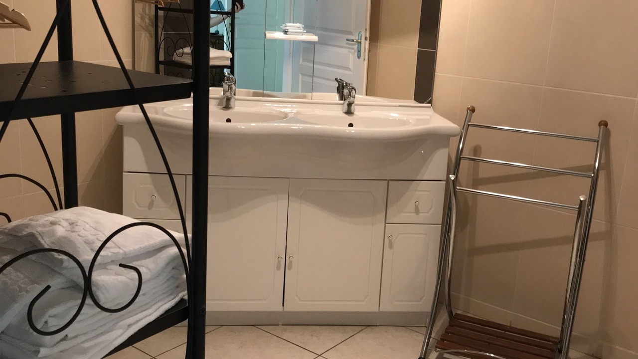 Photo of Bathroom in Commelle-Vernay