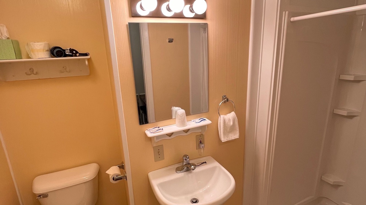 Photo of Bathroom in Honor