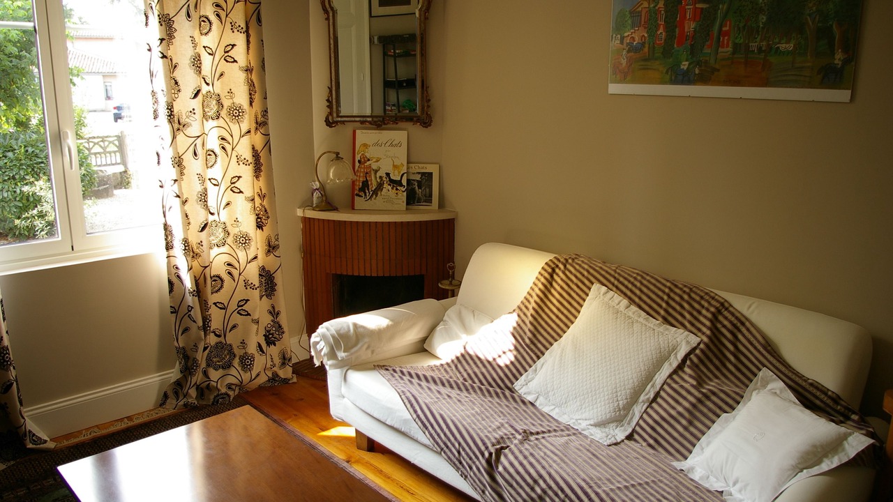 Photo of Others in Valence