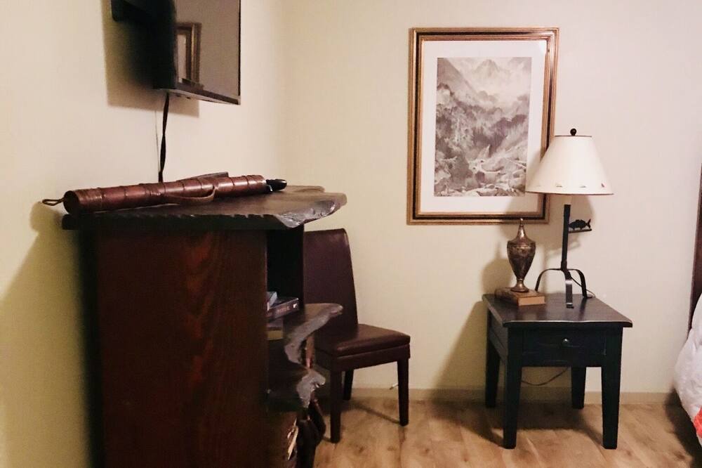 Photo of Livingroom in Boswell