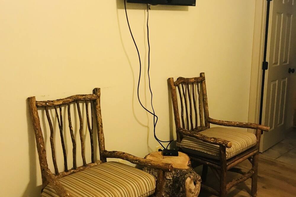 Photo of Livingroom in Boswell