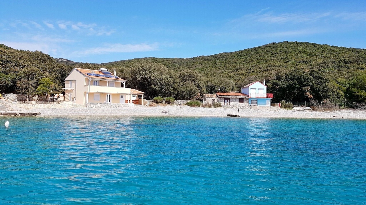 Photo of Others in Ustrine