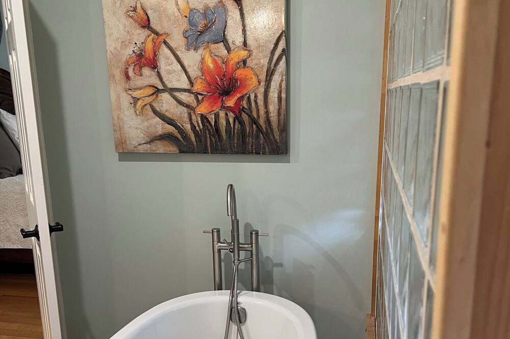 Photo of Bathroom in Counce
