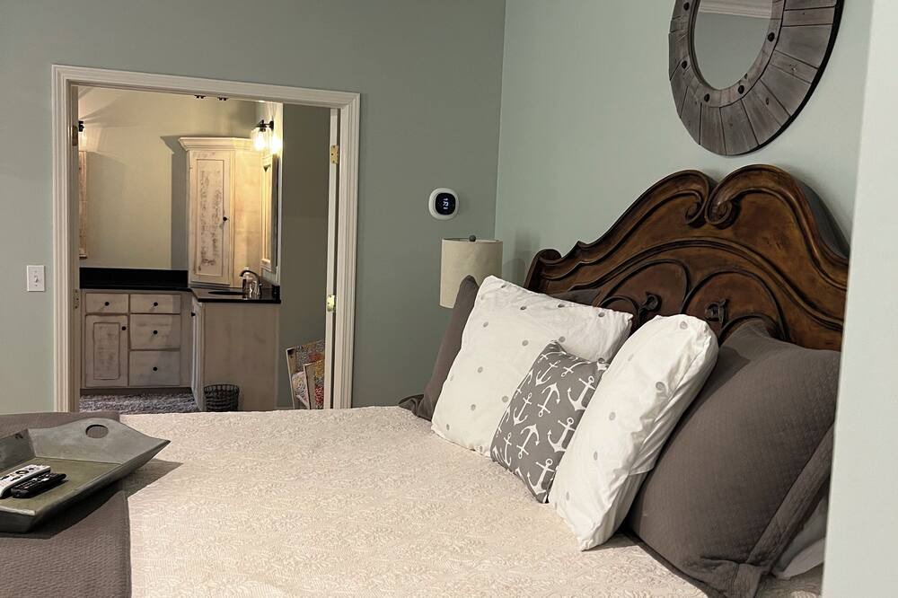 Photo of Bedroom in Counce