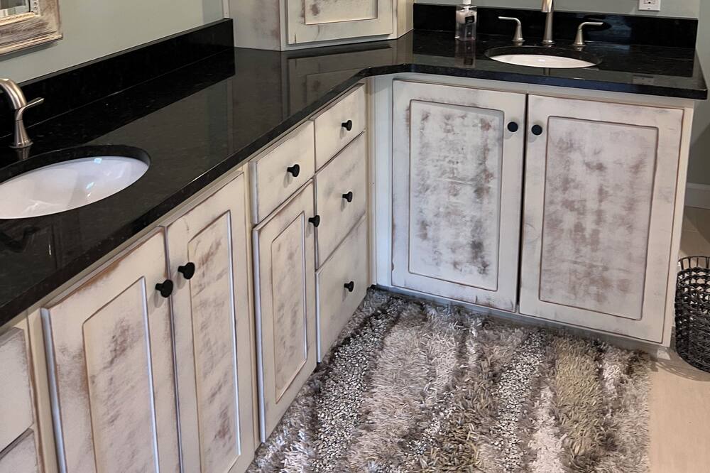 Photo of Bathroom in Counce