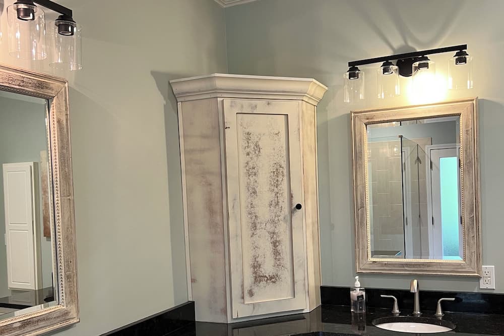 Photo of Bathroom in Counce