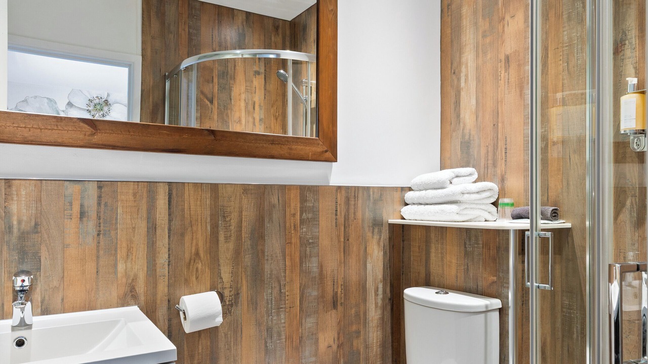 Photo of Bathroom in Maenporth