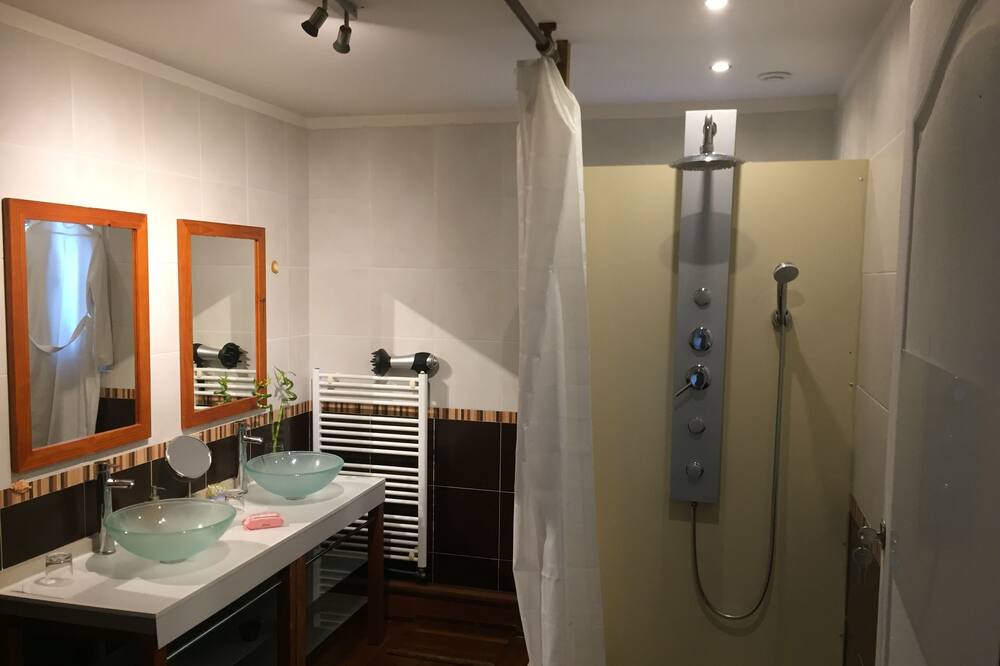 Photo of Bathroom in Lagnieu