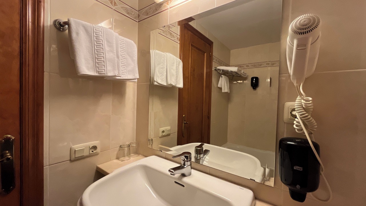Photo of Bathroom in Les