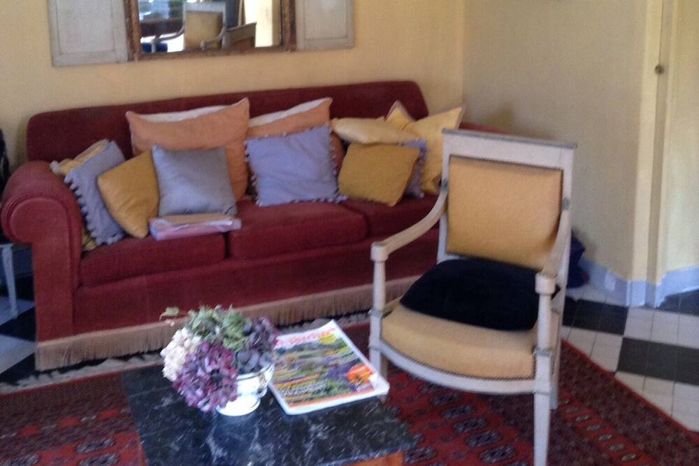 Photo of Livingroom in Saint-Leonard-de-Noblat