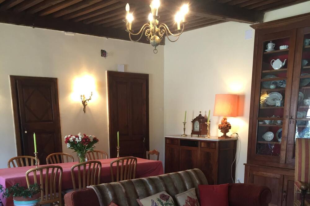 Photo of Livingroom in Saint-Leonard-de-Noblat